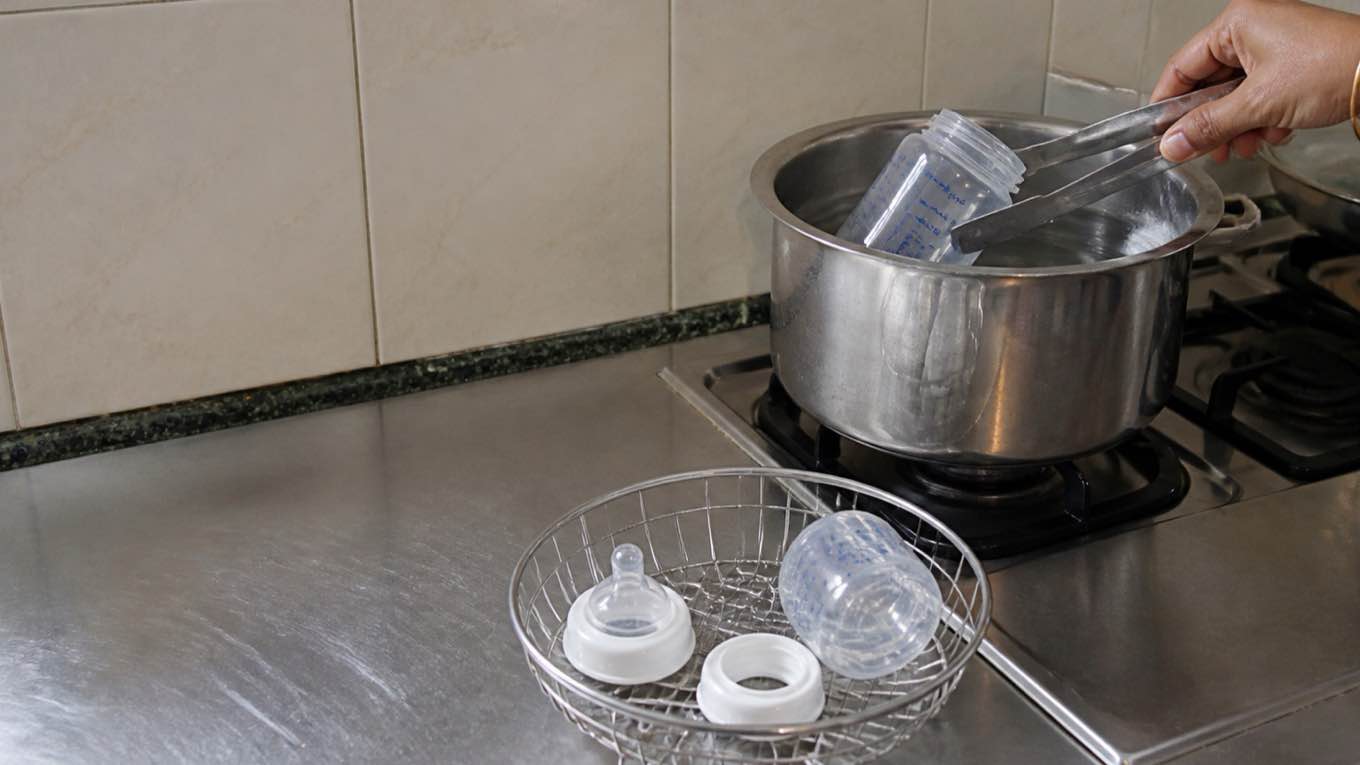 Bottles, teats and sterilising: what to buy and how to clean it properly