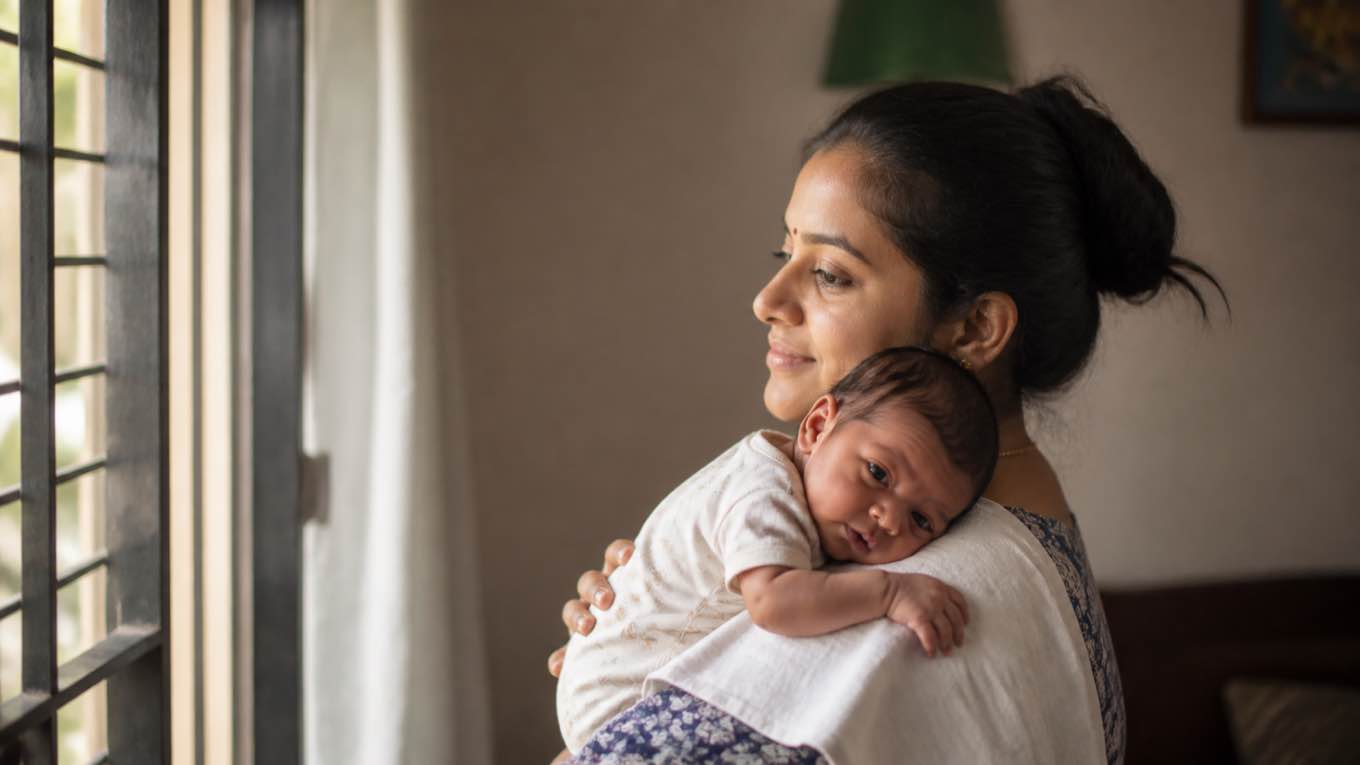 பிறந்த குழந்தைக்கு மஞ்சள் காமாலை: எது இயல்பு, எப்போது உடனே மருத்துவரிடம்