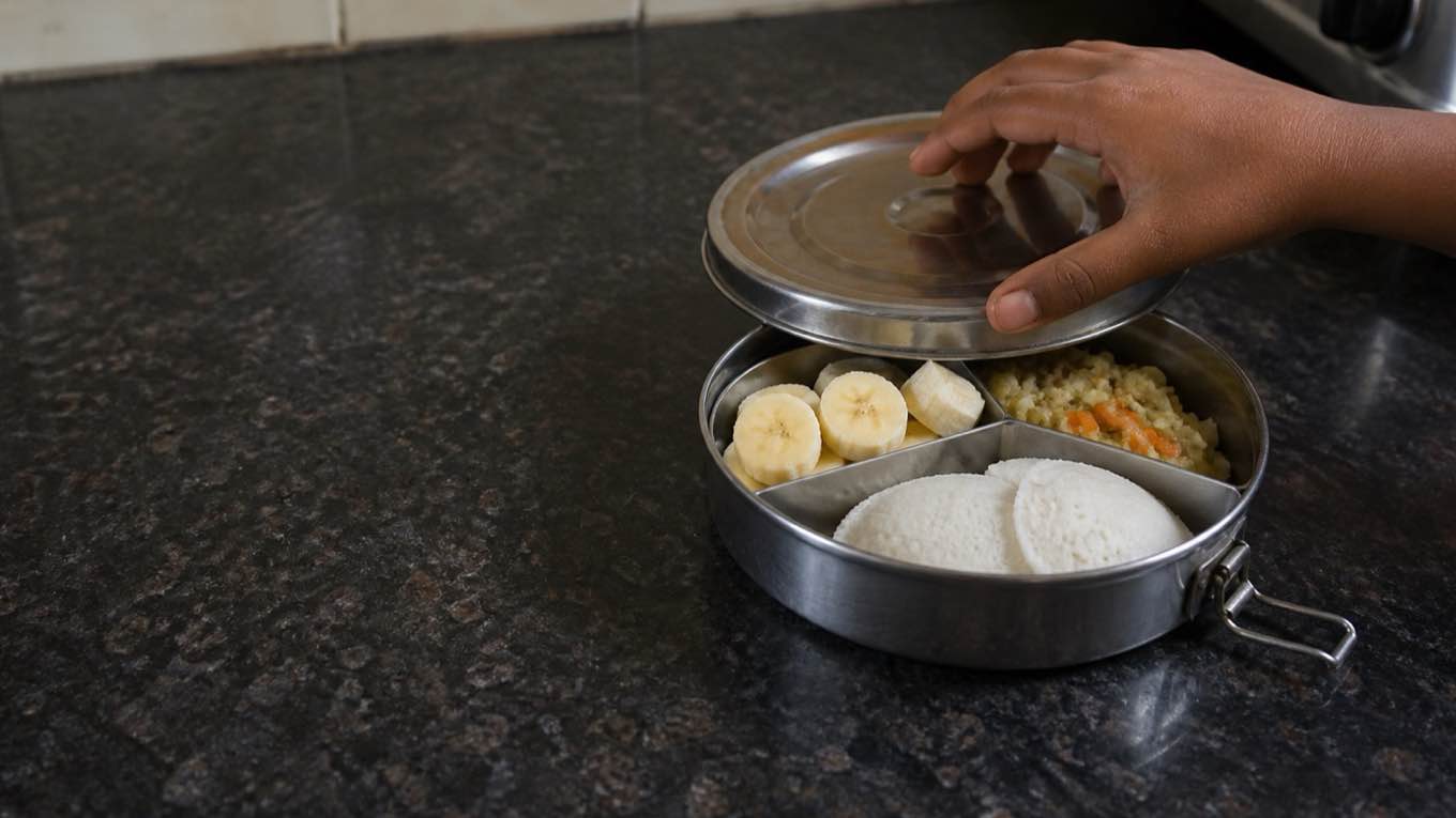 The school lunchbox: what to pack, what survives till lunch, and what comes home uneaten