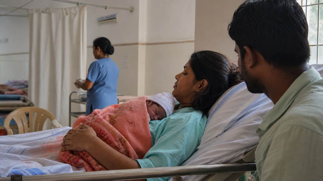 The first hour after birth: skin-to-skin, the first feed, and what to ask for